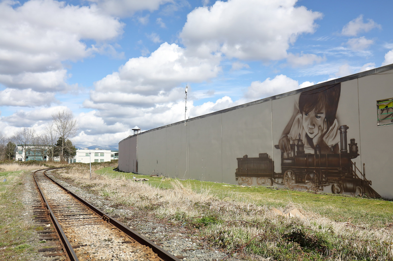 Hmm, what’s that wall art for? Bit of a strange location...